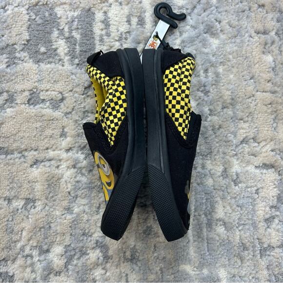 NEW 2010 Original Despicable Me Minions slip on sneakers size 10 - Picture 5 of 8